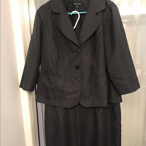 Women’s suit